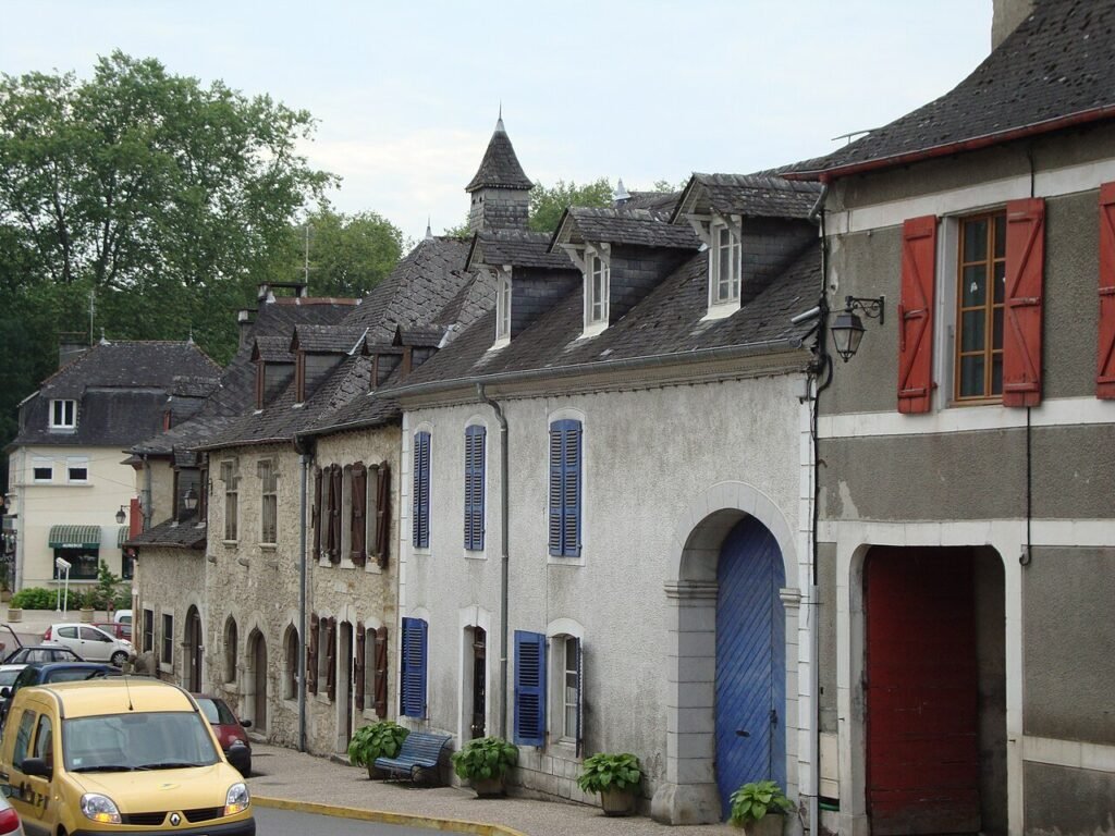 Photographie documentaire de toiture, matériau ou chantier ; ne représente pas une réalisation de la marque — photographie d’illustration